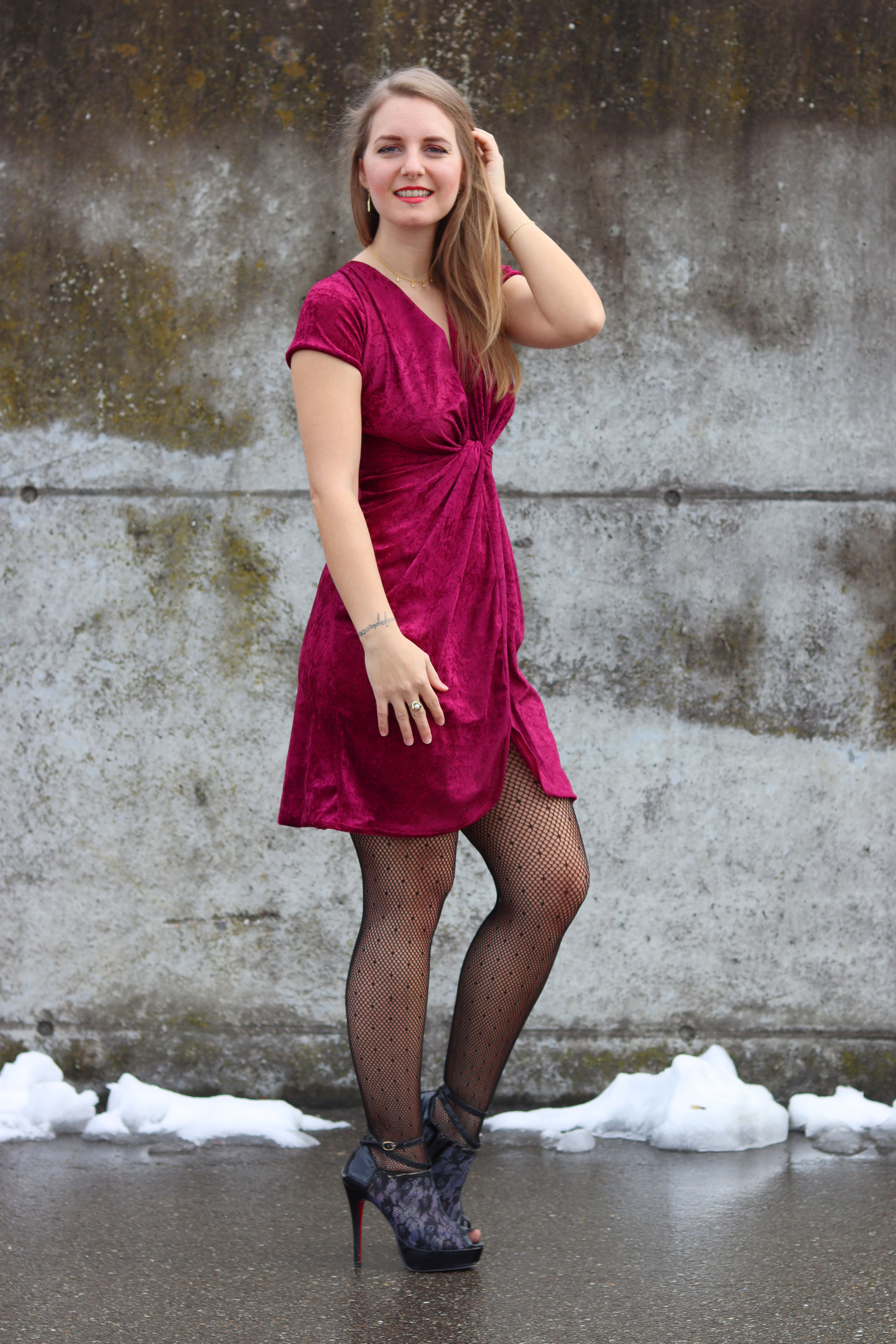 Summer dress in the snow - the Twisted Dress - Sewera Fashion