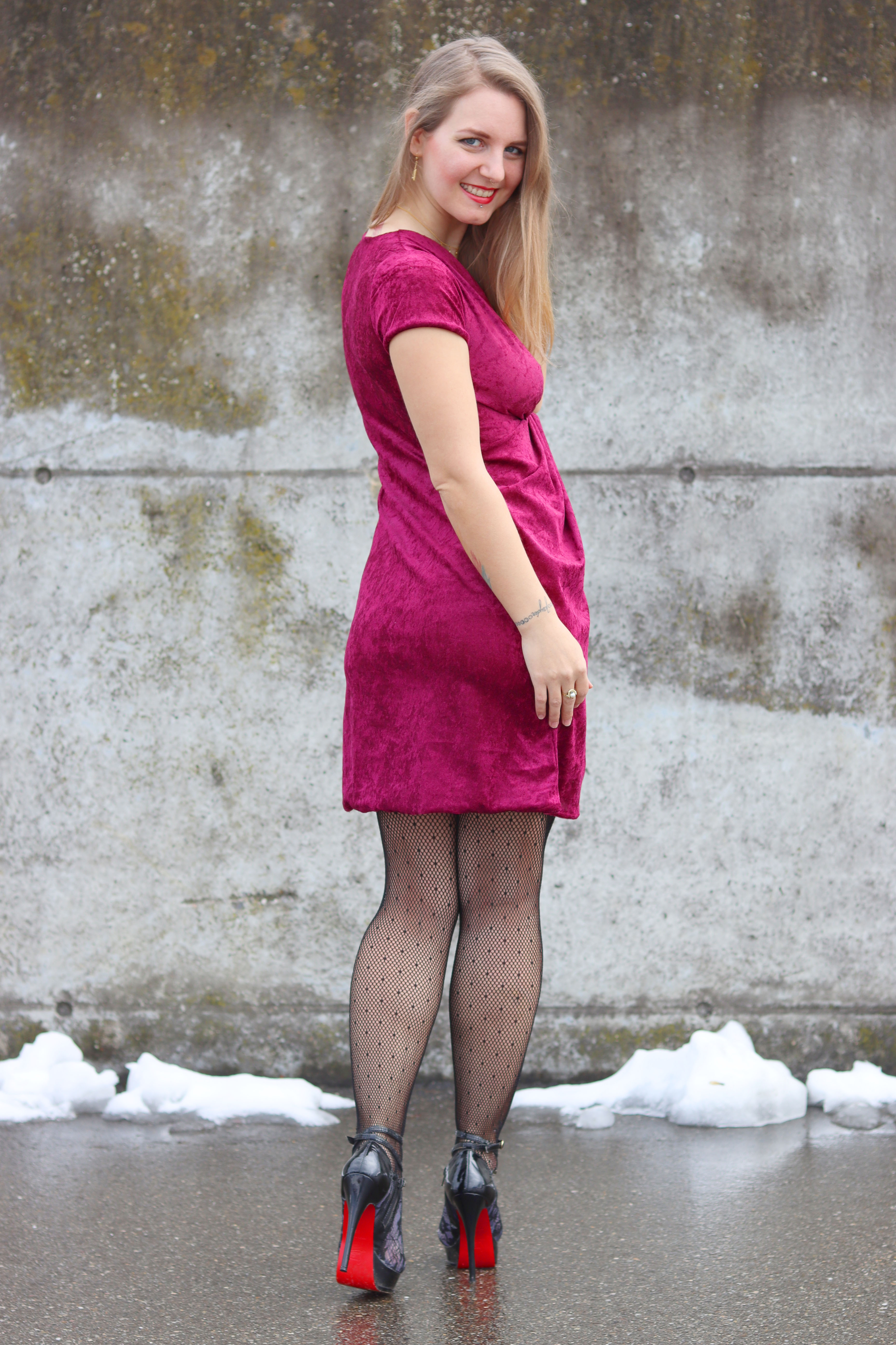 Summer dress in the snow - the Twisted Dress - Sewera Fashion